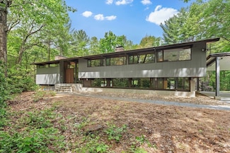 183 Indian Hill, Carlisle, MA 01741