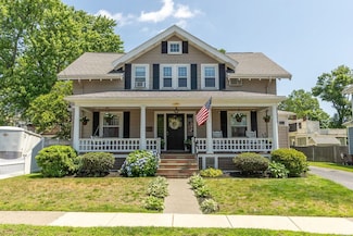 94 Circuit Rd, Winthrop, MA 02152