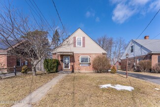 8 Sanford St, Schenectady, NY 12304