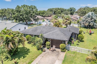 250 Lake Palms Dr, Largo, FL 33771