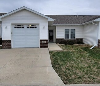 101 Flintstone Dr Unit C, Waverly, IA 50677