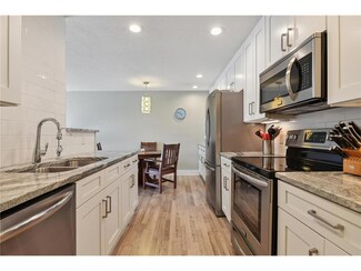 205 Barry Ave S Unit 210, Wayzata, MN 55391