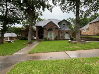 3909 Meadow Dr, Grapevine, TX 76051