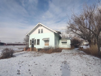 330 Dawson St, Wolf Point, MT 59201