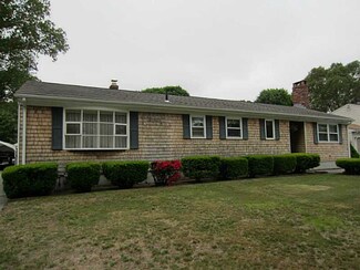 47 Taplow St, Warwick, RI 02889