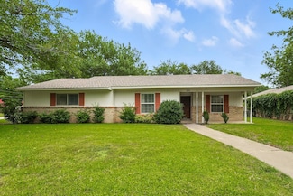 100 Hillcrest St, Sanger, TX 76266