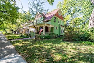 1611 Massachusetts St, Lawrence, KS 66044