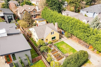 521 98th Ave NE, Bellevue, WA 98004