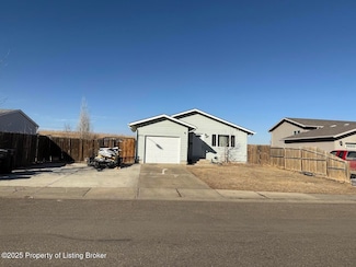 782 29th St W, Dickinson, ND 58601