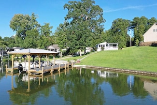 157 Southpoint Harbor Dr, Chappells, SC 29037