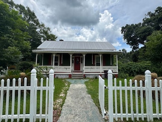 4700 Second St, Moss Point, MS 39563