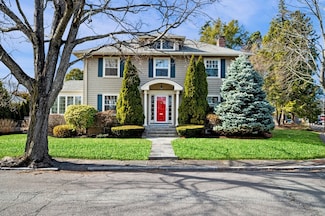 15 Oak St, Marblehead, MA 01945