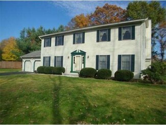 7 Country View Ln, Granby, MA 01033