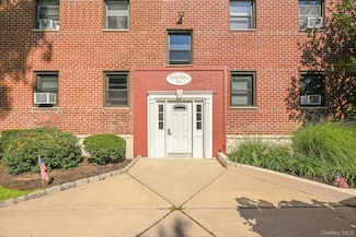 5 Adelaide St Unit B1 D2, Floral Park, NY 11001