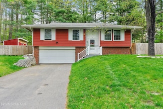11 Apricot Ct, Clifton Park, NY 12065