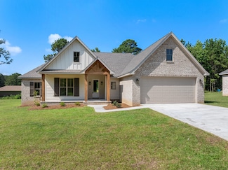 76 Copperfield Dr, Hattiesburg, MS 39402