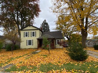 405 S Main St, Almont, MI 48003