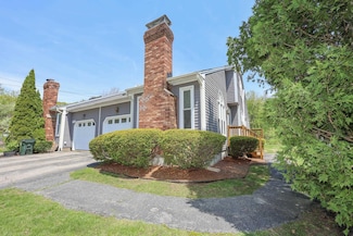 39 Foxwood Cir, Manchester, NH 03104