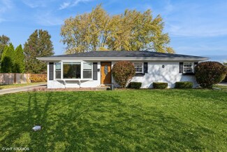 1706 W Myrtle Dr, Mount Prospect, IL 60056