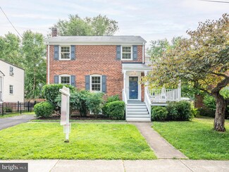 2716 N George Mason Dr, Arlington, VA 22207