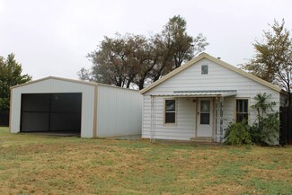 315 W First St, Vici, OK 73859