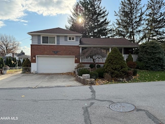 2 Orchard View Dr, Hollidaysburg, PA 16648