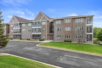 267 Oconomowoc Pkwy Unit 307, Oconomowoc, WI 53066