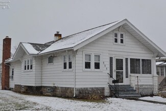 525 Jackson St, Port Clinton, OH 43452