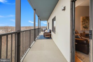 3800 Powell Ln Unit PH1, Baileys Crossroads, VA 22041