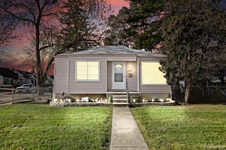 2490 Applewood Ave, Lincoln Park, MI 48146