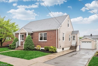 42 Hobart Place, Totowa, NJ 07512