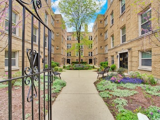 227 Washington Blvd Unit 3S, Oak Park, IL 60302