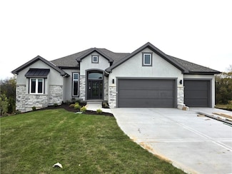 4722 Clubhouse Dr, Basehor, KS 66007