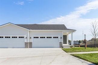 6537 NE 11th Ct, Des Moines, IA 50313