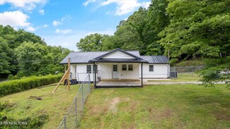 663 Hen Valley Rd, Oliver Springs, TN 37840