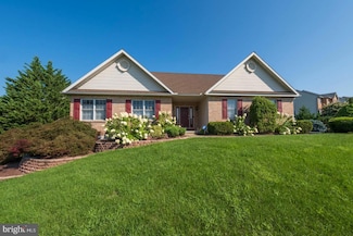 101 Orchard View Dr, Douglassville, PA 19518