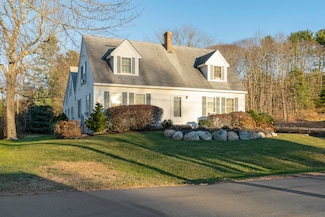 17 Common Dr, Boothbay, ME 04537