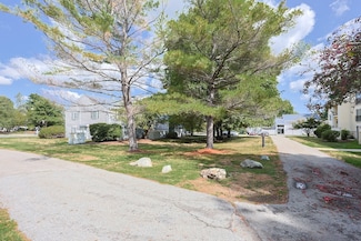 10 Village Green Ln Unit 13, Natick, MA 01760