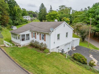 2 Klingerville Ln, Bloomsburg, PA 17815