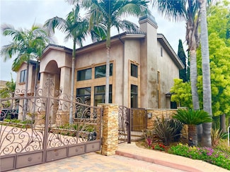 264 Santa Isabel Ave, Costa Mesa, CA 92627