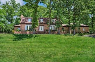 9216 Matthews Ln, Saint Louis, MO 63127