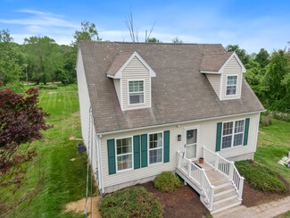 43 Huntington Dr, Plainfield, CT 06374