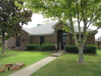 108 Forest Park Ln, Red Oak, TX 75154