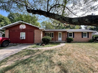 111 Magnolia Dr, Villa Grove, IL 61956