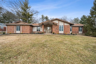 14057 Ladue Rd, Chesterfield, MO 63017