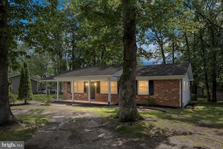 809 Sherwood Ln, Fredericksburg, VA 22407