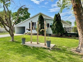 729 10th St E, Wabasha, MN 55981