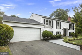 12615 Pinecrest Rd, Herndon, VA 20171