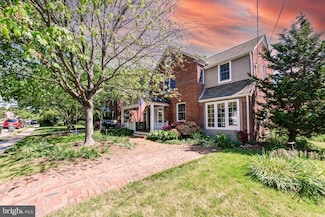 621 S Taylor St, Arlington, VA 22204