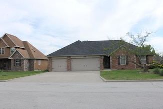 816 E Roubidoux St, Nixa, MO 65714